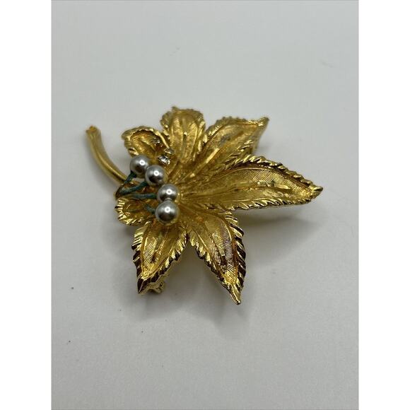 Vintage BSK Signed Brushed Gold Tone Textured Faux Pearl Leaf Brooch Pin - Picture 3 of 10